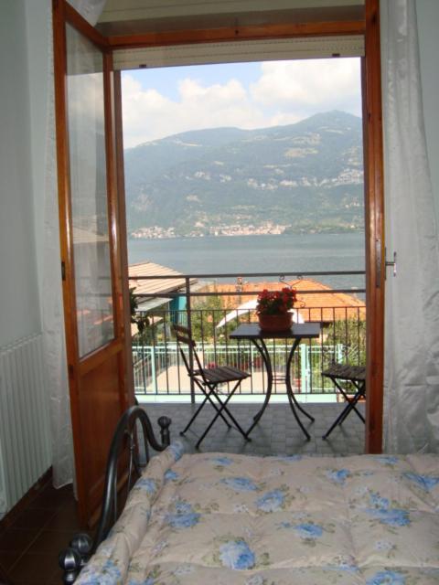 B&B Cherry En Rose Lezzeno Bagian luar foto