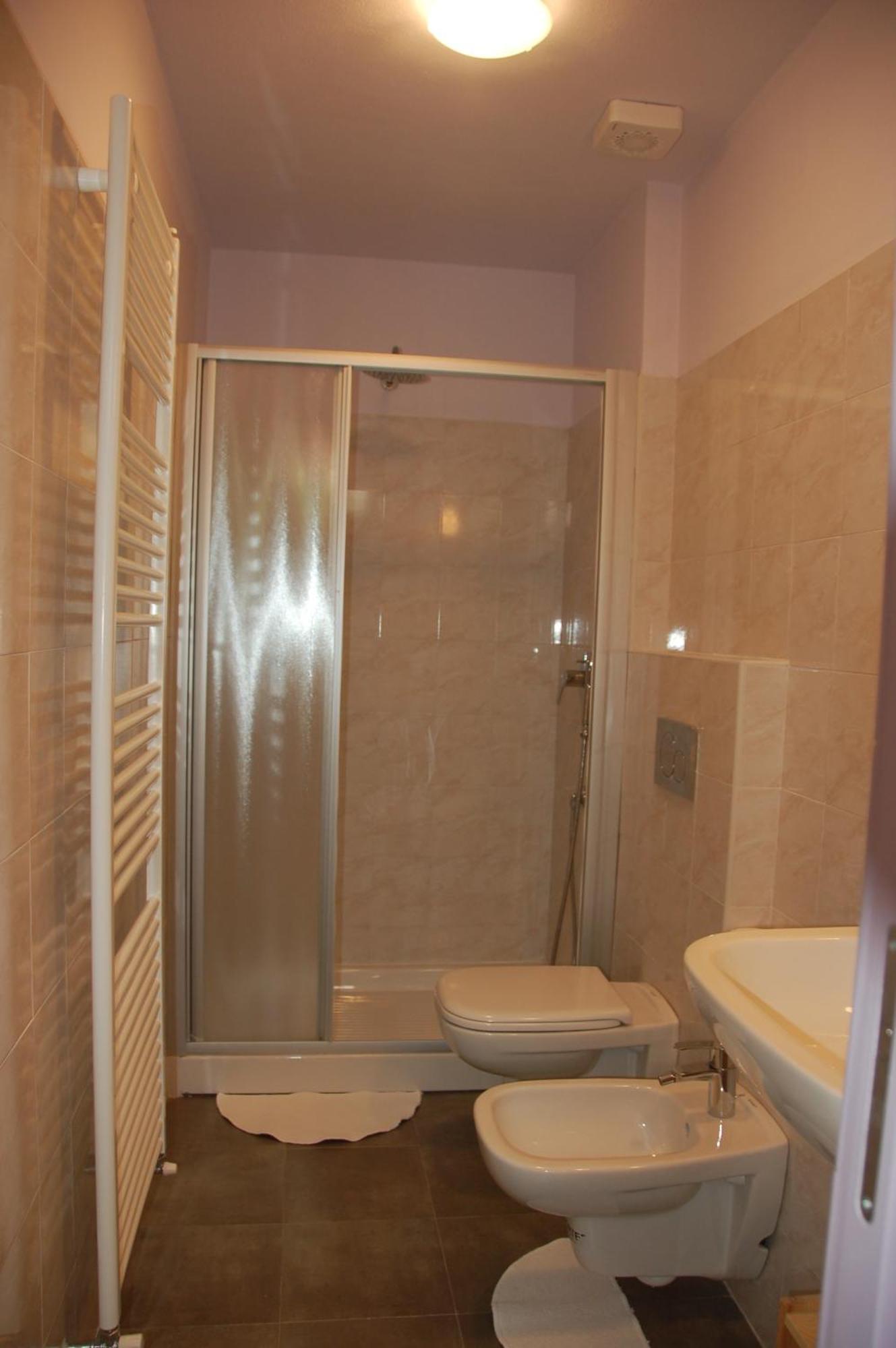 B&B Cherry En Rose Lezzeno Bagian luar foto