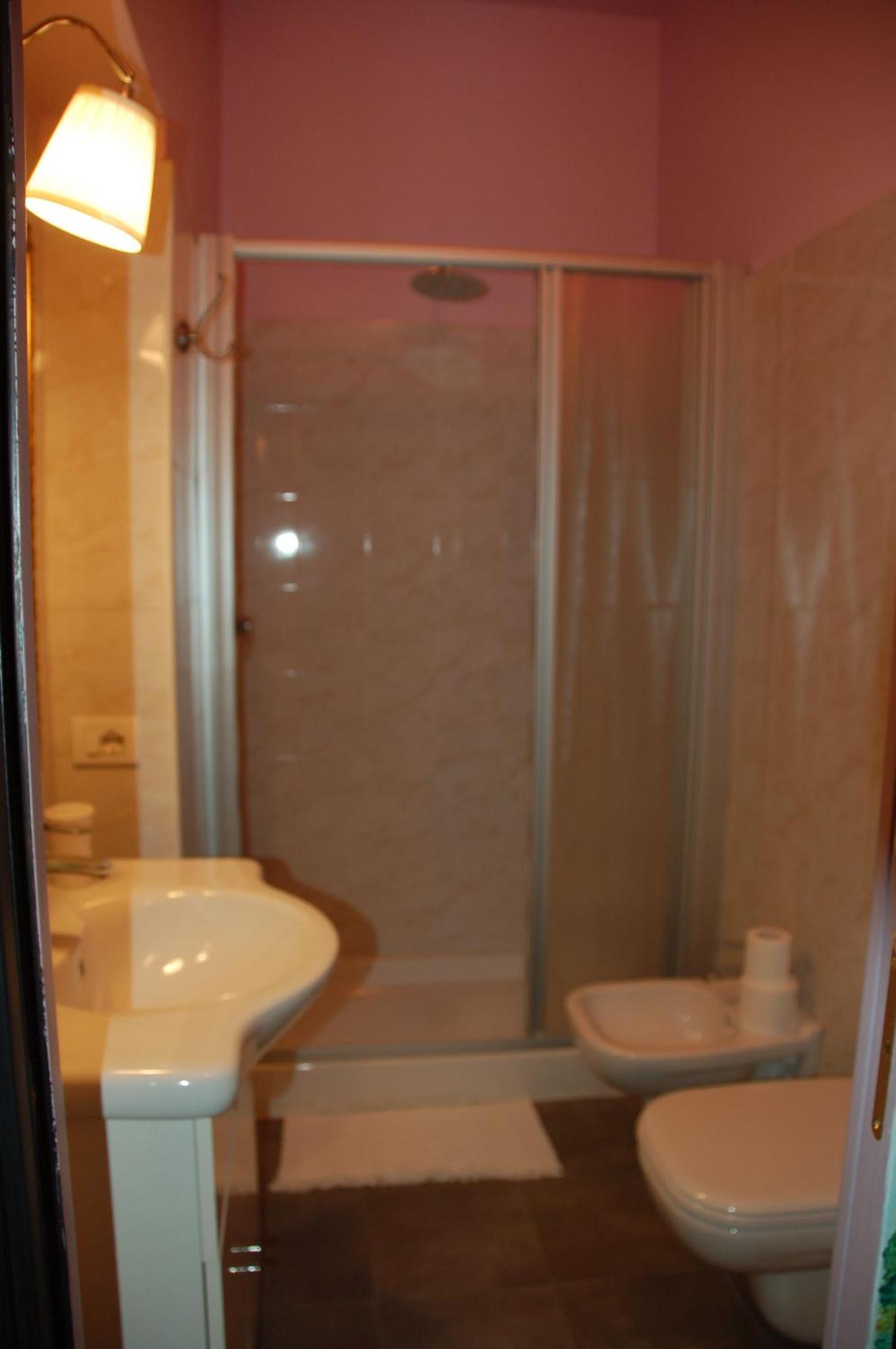 B&B Cherry En Rose Lezzeno Bagian luar foto