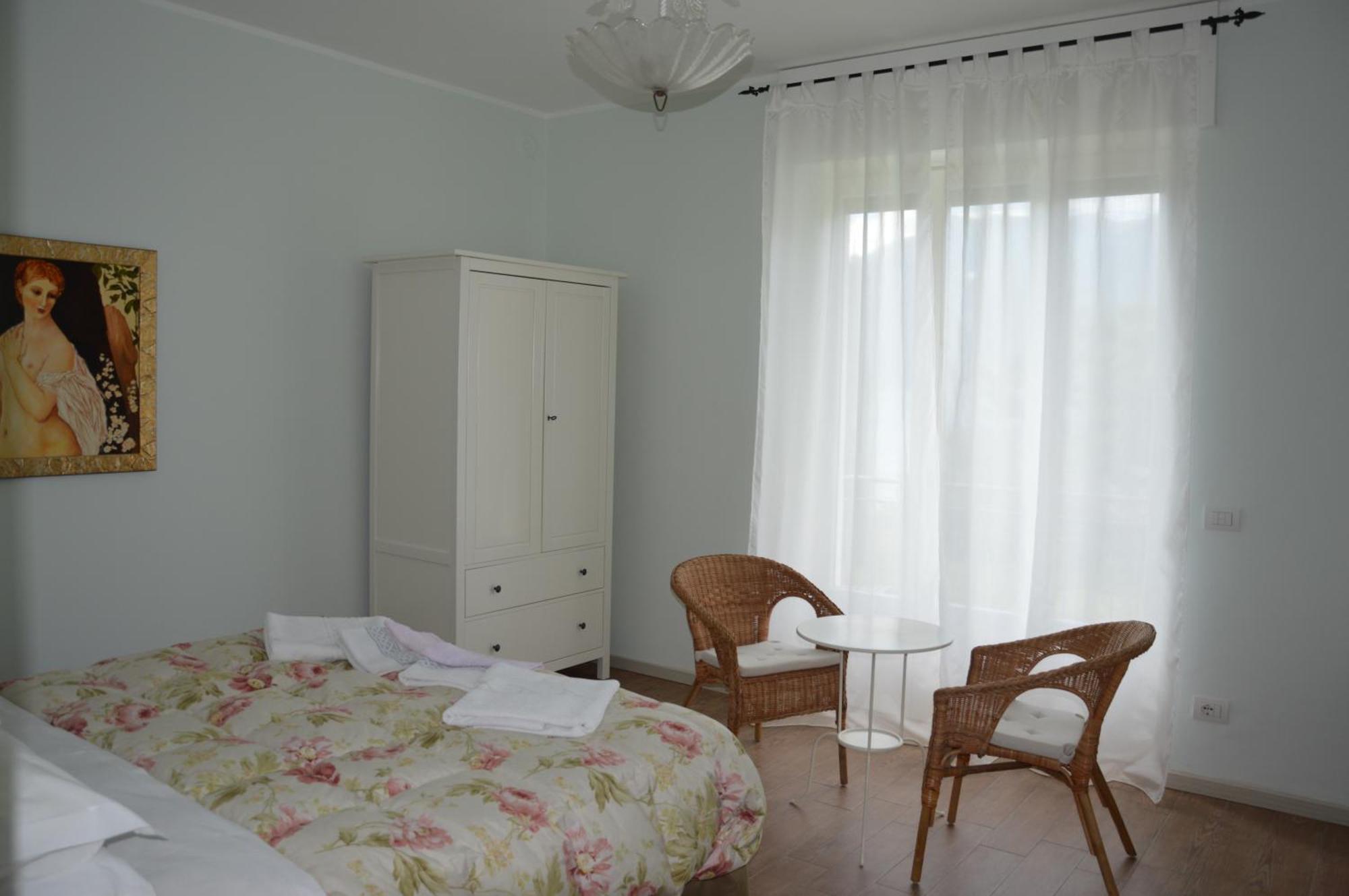 B&B Cherry En Rose Lezzeno Bagian luar foto