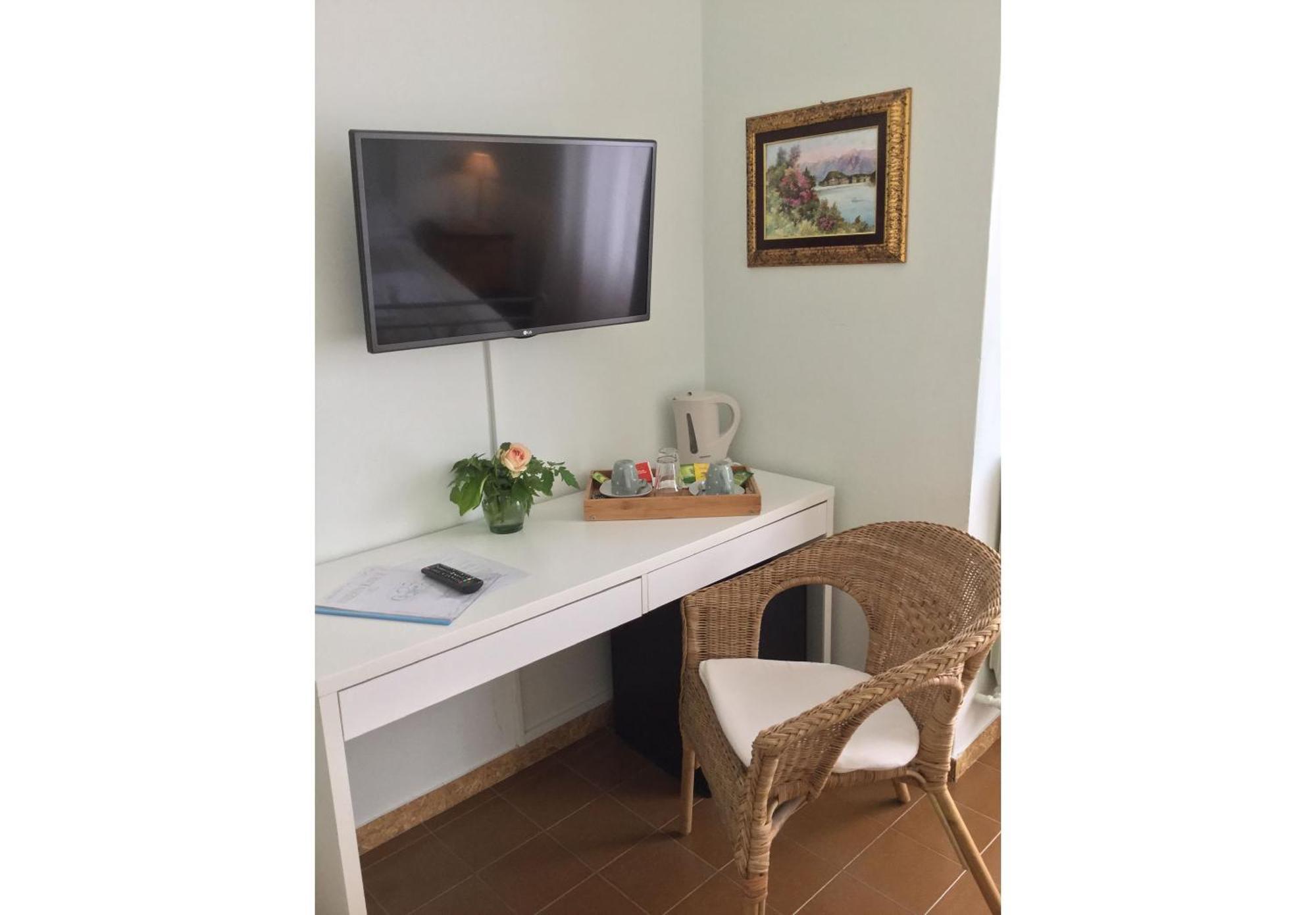 B&B Cherry En Rose Lezzeno Bagian luar foto