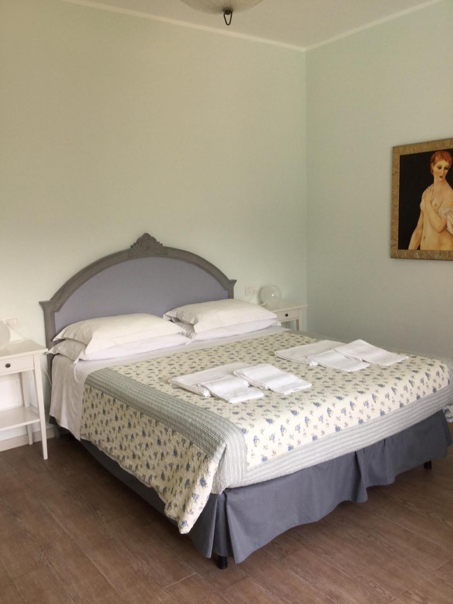 B&B Cherry En Rose Lezzeno Bagian luar foto