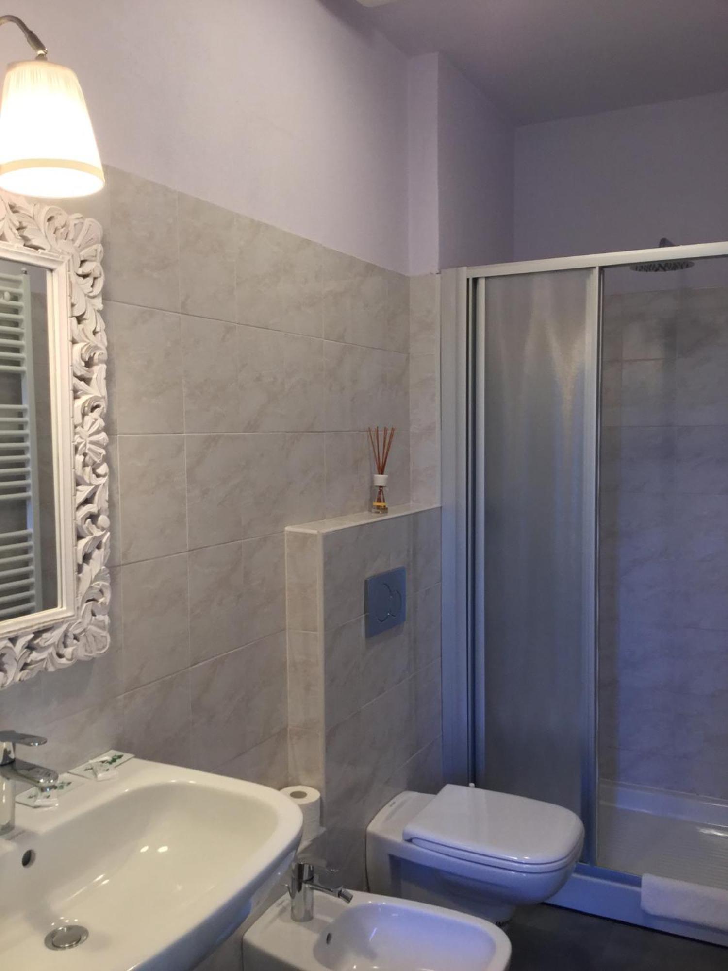 B&B Cherry En Rose Lezzeno Bagian luar foto