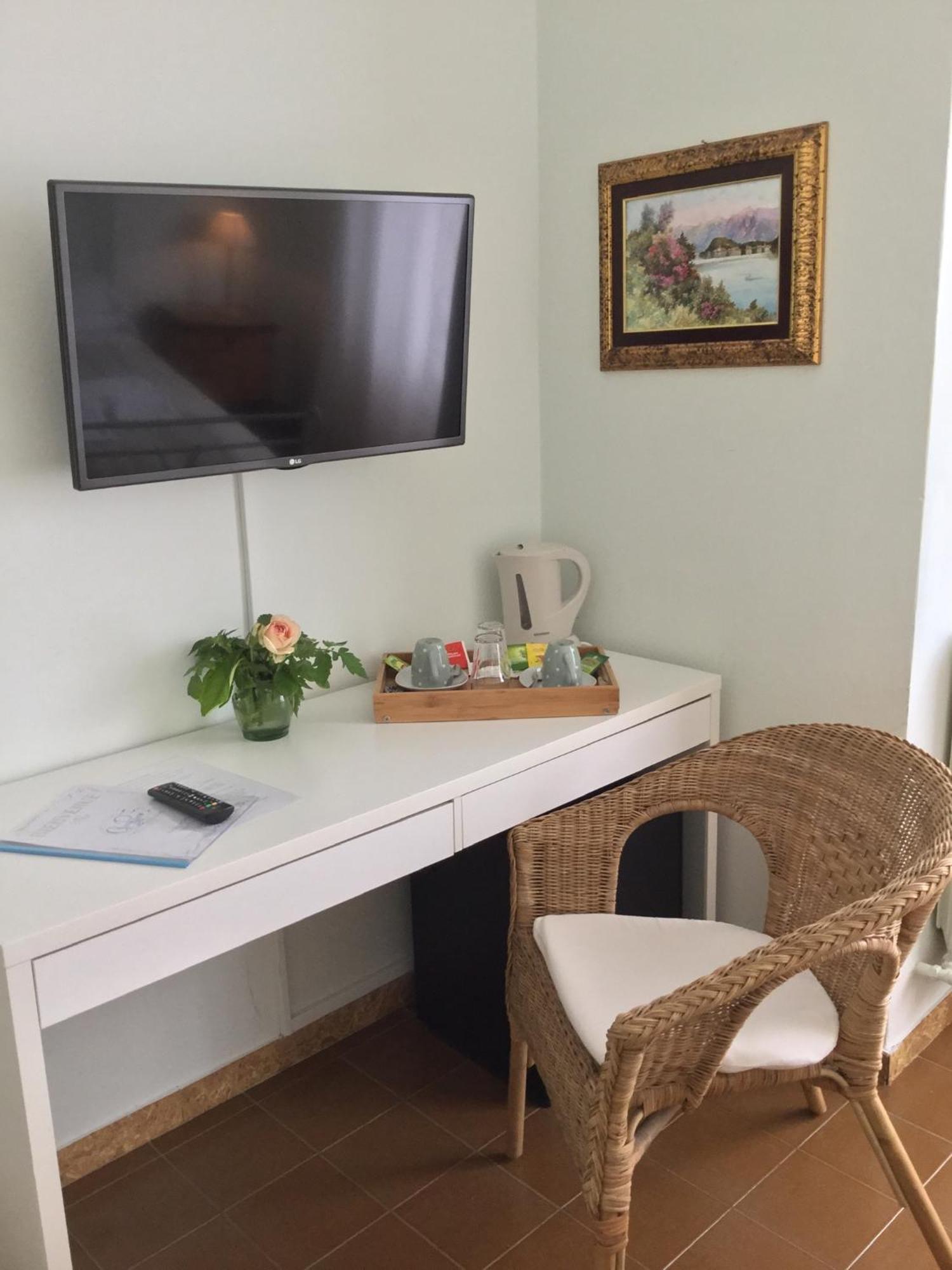 B&B Cherry En Rose Lezzeno Bagian luar foto