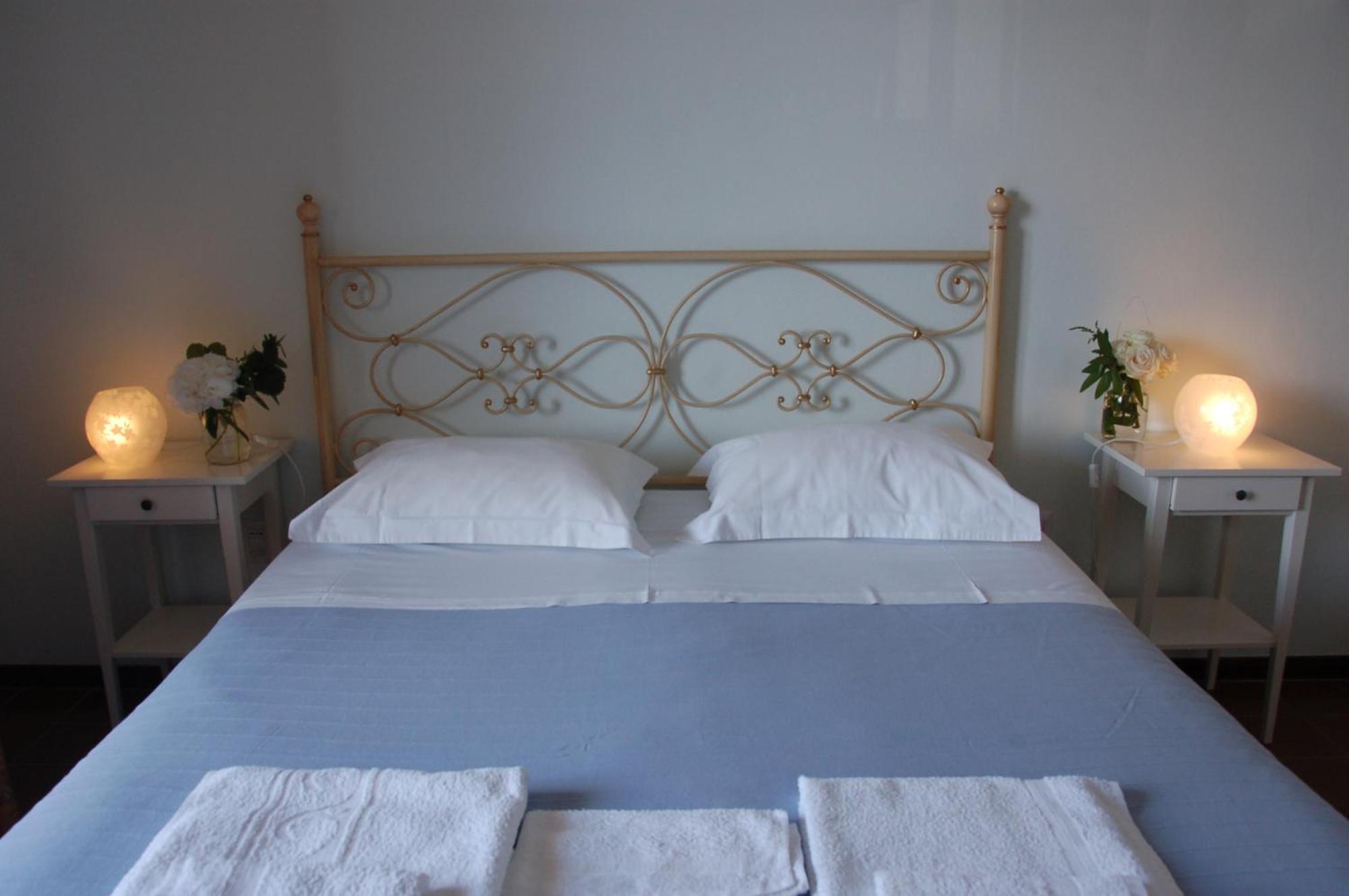 B&B Cherry En Rose Lezzeno Ruang foto