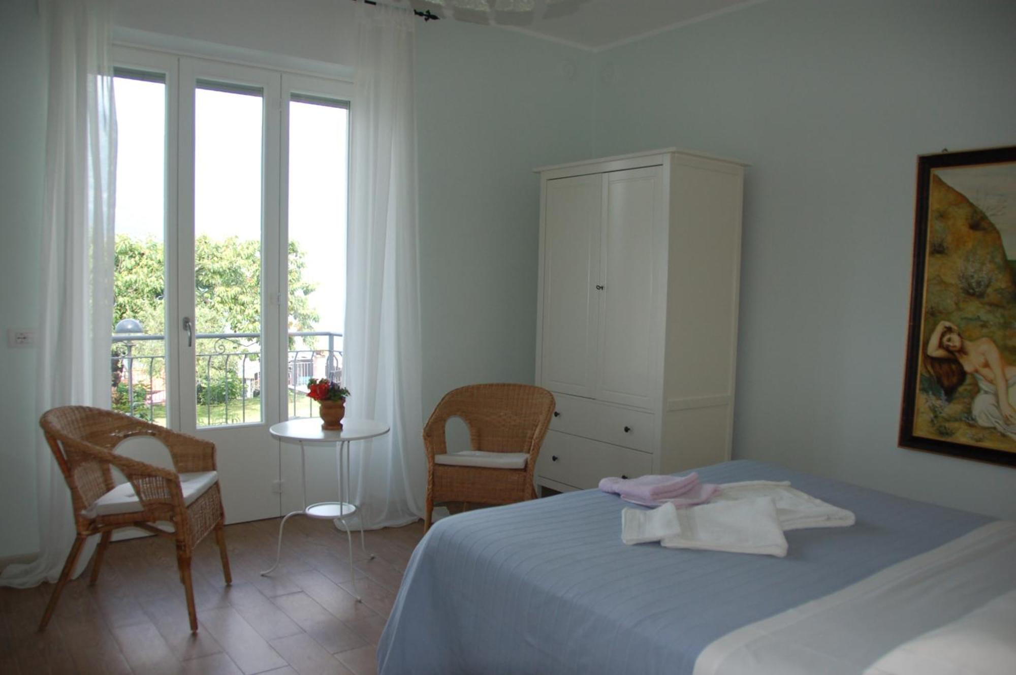 B&B Cherry En Rose Lezzeno Bagian luar foto