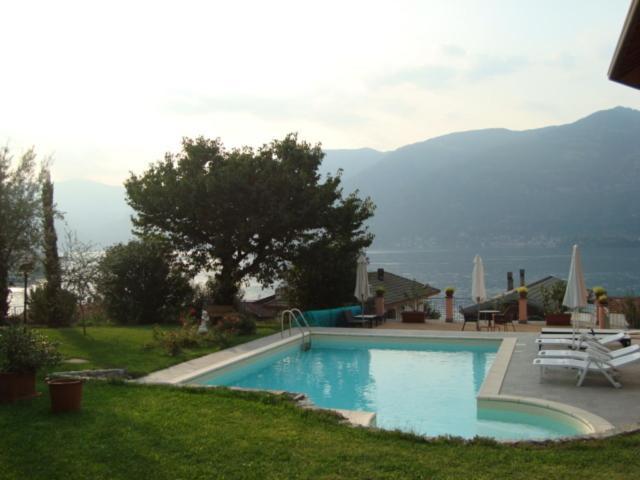 B&B Cherry En Rose Lezzeno Bagian luar foto