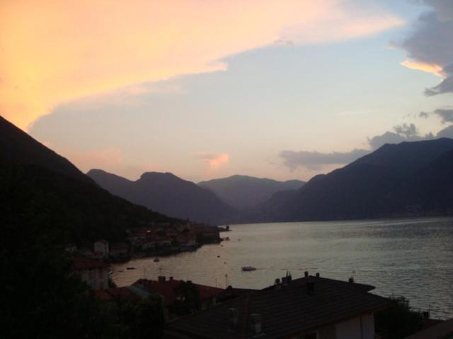 B&B Cherry En Rose Lezzeno Bagian luar foto