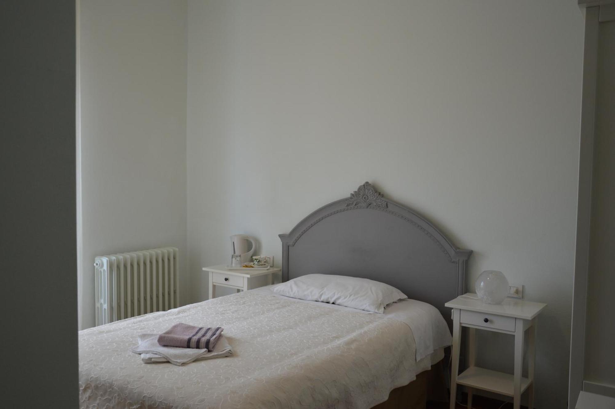 B&B Cherry En Rose Lezzeno Ruang foto