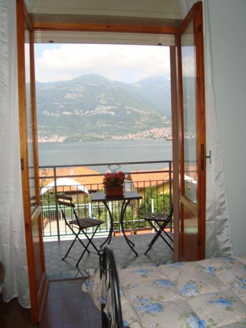 B&B Cherry En Rose Lezzeno Ruang foto
