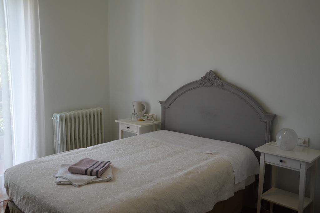 B&B Cherry En Rose Lezzeno Bagian luar foto