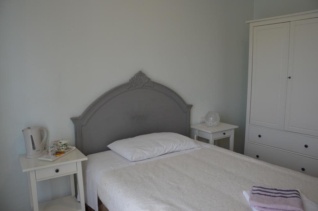 B&B Cherry En Rose Lezzeno Ruang foto